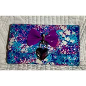 Clair’s Multicolor wallet